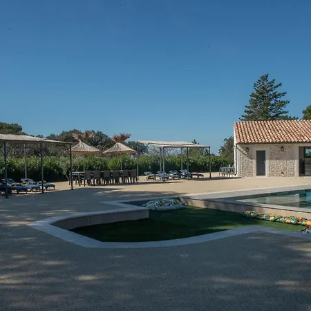Mas Saint-gilles Pool & Tennis 펜션 *